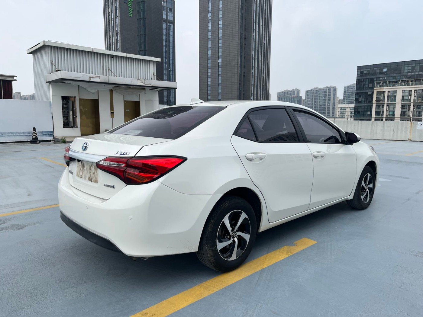 2017 Toyota Levin Facelift Twin Engine 1 8H GS E CVT Elite Sunroof Edition China IV Image 3