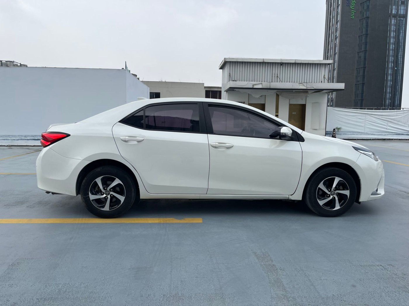 2017 Toyota Levin Facelift Twin Engine 1 8H GS E CVT Elite Sunroof Edition China IV Image 2