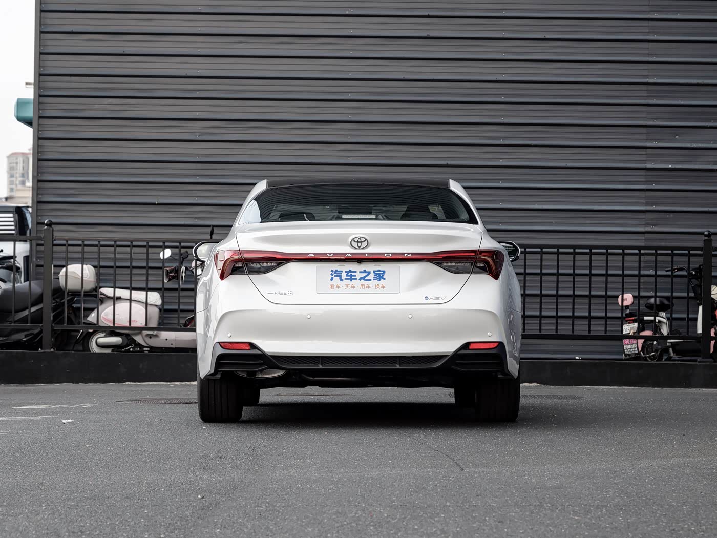 Toyota Avalon Image 4