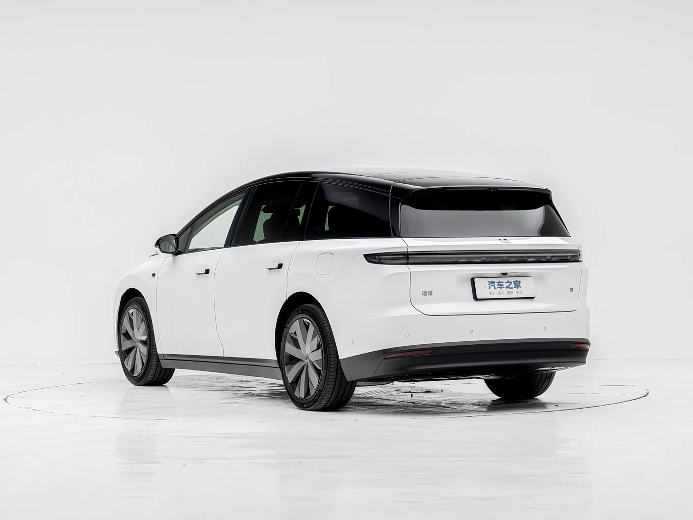 Li Auto i8 Image 3