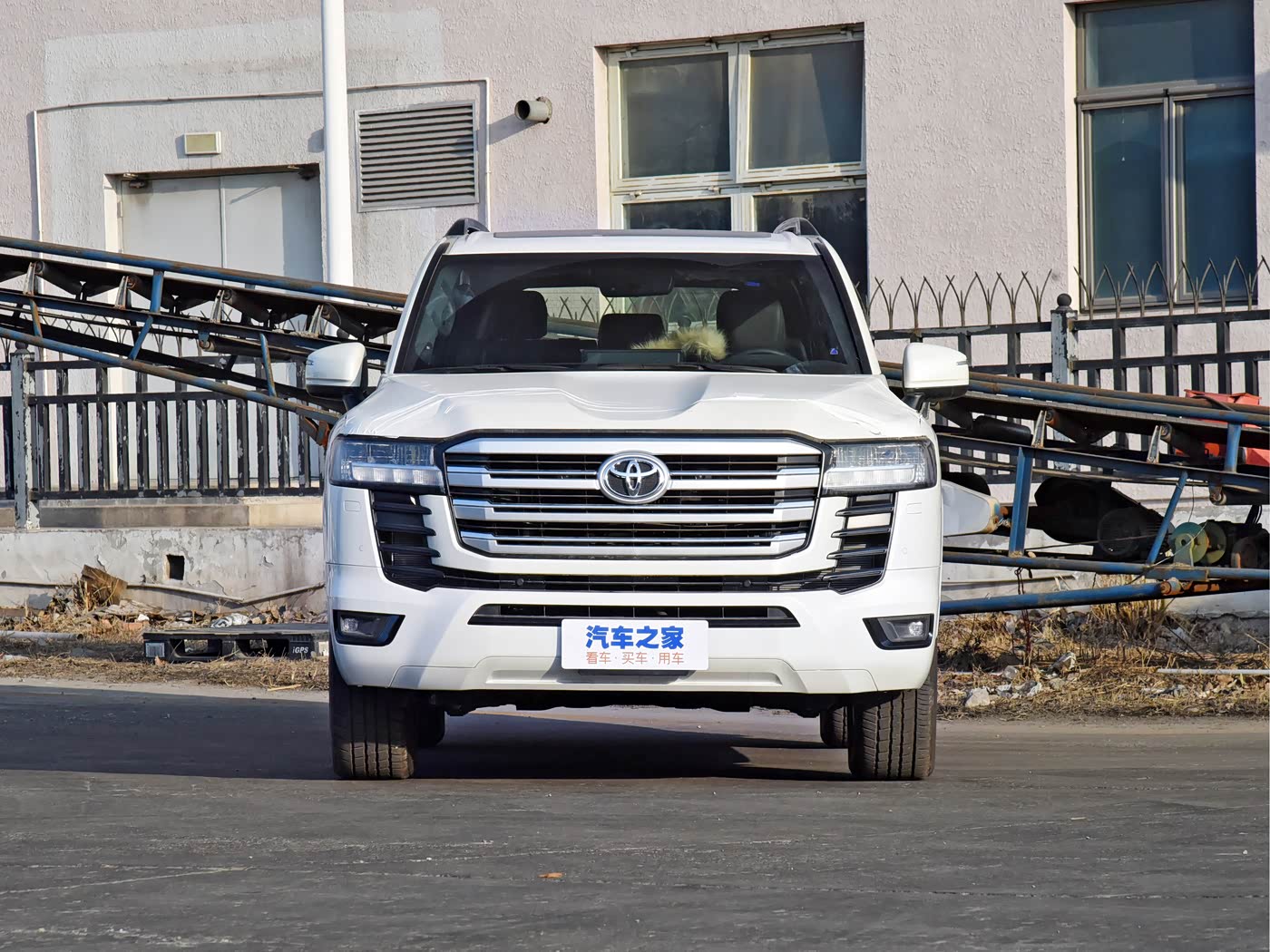 Toyota Land Cruiser (LC300) Image 3